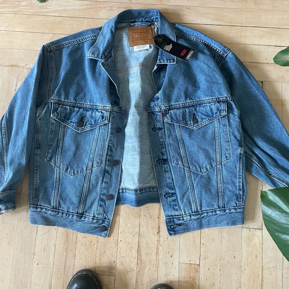 Levi’s stay loose trucker jacket